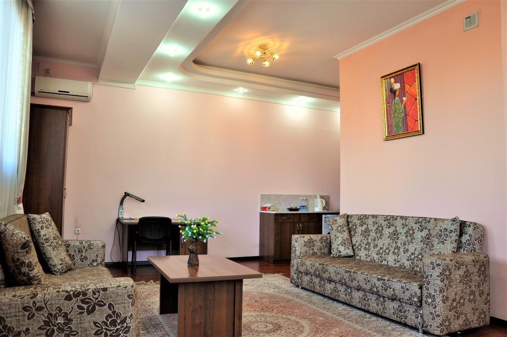 Bishkek Villa Hotel Exterior photo
